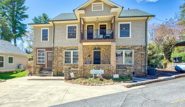 Lake Duplex with Central AC, WiFi, Fireplace & W/D - Steps to Pool and Tennis