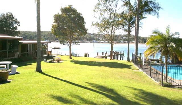 Lake Edge Holiday Units