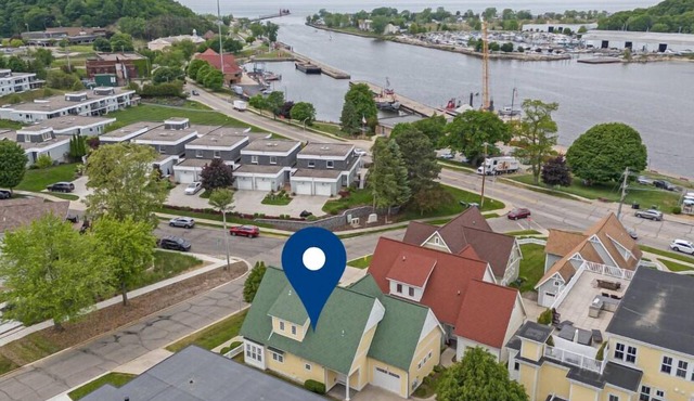 🌊 Lake Effect – Channel Views Pool Deck Steps to Beach & Downtown ➠ 27