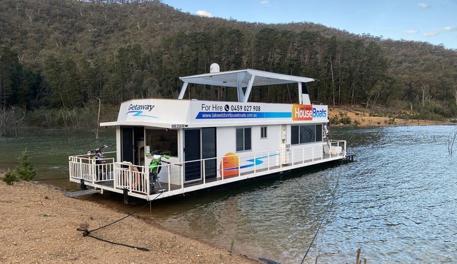 Lake Eildon Houseboat hire