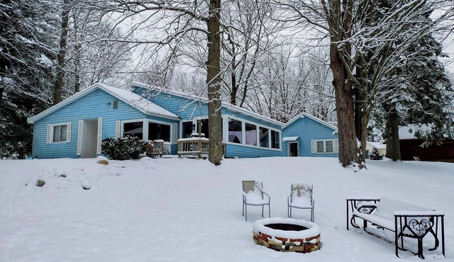 Lake Elinor Retreat ~Springtime Blooms~ New Sauna!