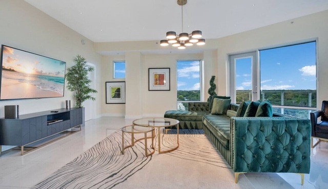 Lake Eola Corner 3 BDRM Suite