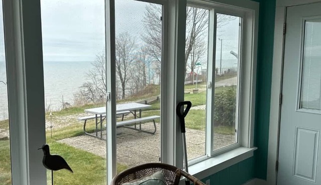 Lake Erie 2BR Lakefront | Sunroom & Beach Access