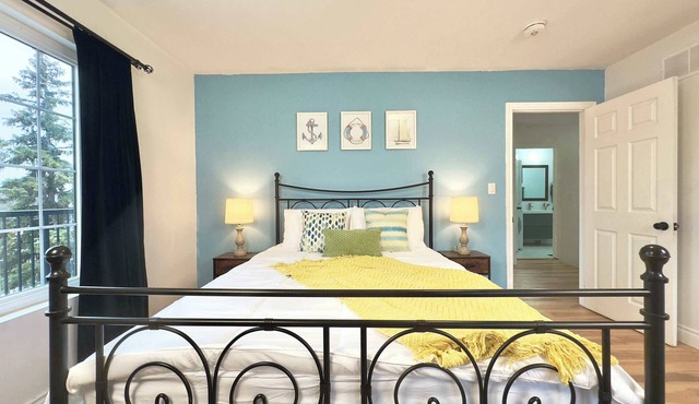 Lake Erie Blue Room Getaway