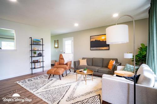 Lake Erie Breeze 3BR home base, 30 min to Cedar Point Island Ferries