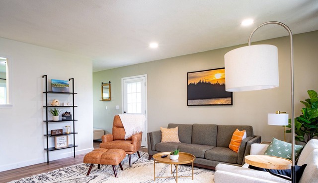 Lake Erie Breeze:Your Restful Vermilion 3BR Vacation Home close to Cedar Point