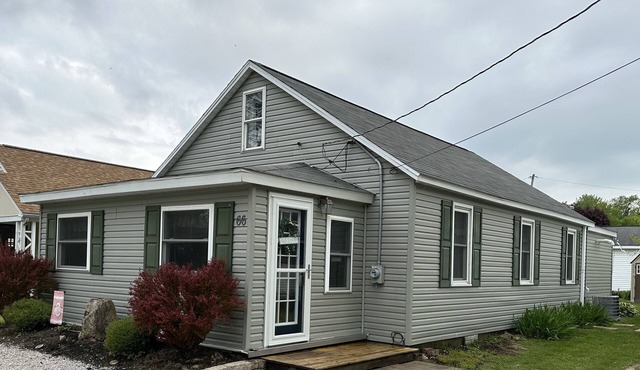 Lake Erie Cottage With Private Beach Accessn22% Discount offered for 2+ nights