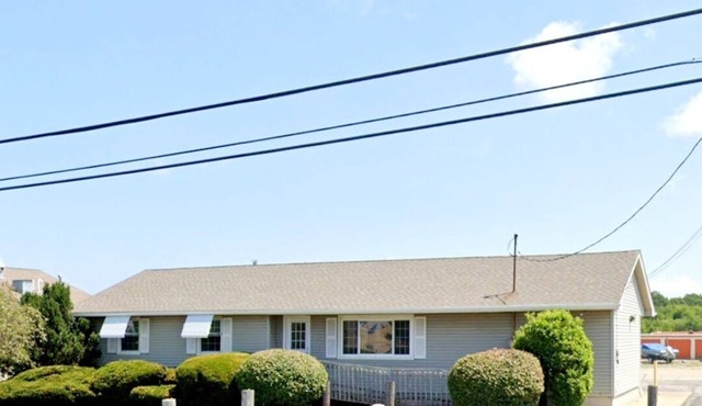 Lake Erie Fisherman’s Retreat – 3BR Home in Vermilion with boat parking space.