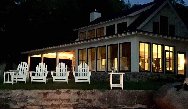 Lake Erie Lakefront Custom Built Cottage ~ Amazing Sunsets ~ Private!