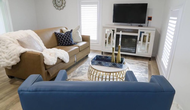Lake Erie Lux Condo w/ Deck, Patio & private Beach (Aquamarine)