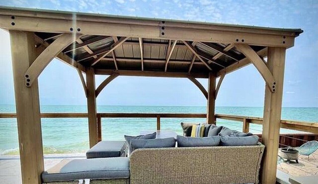Lake Erie Luxury Retreat Hot Tub + Private Beach + Sunset Views