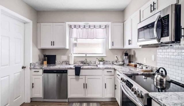 Lake Erie retreat - pet-friendly home near parks