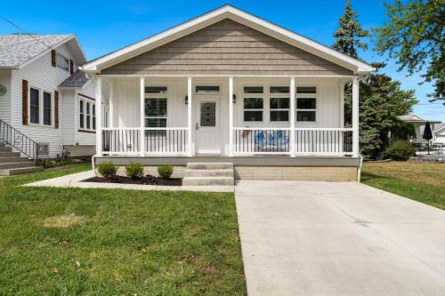 Lake Erie Serenity Hutch