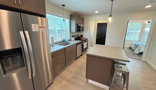 Lake Erie views- 2 mins to downtown & Bayfront