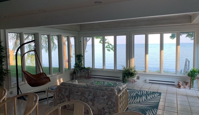 Lake Erie Waterfront Villa In The Middle of Summer