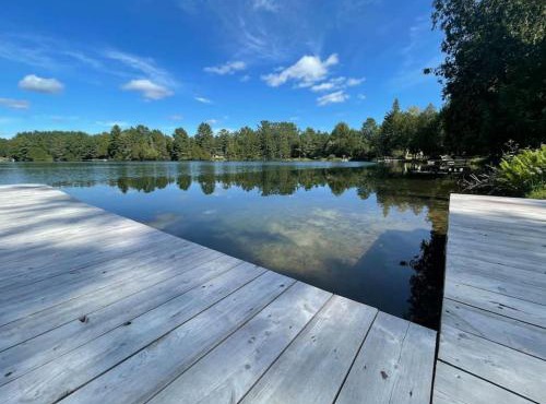 Lake Escape - Waterfront, Hot tub, Sleeps 14