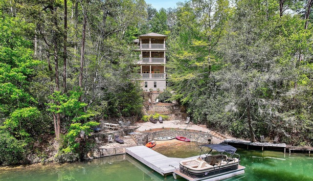 Lake Escape - 3,600 sq ft Waterfront Lake Lure, Behind Gate of Rumbling Bald