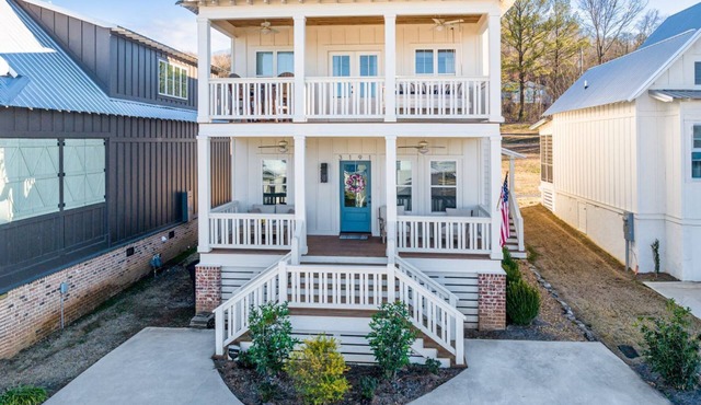 Lake Escape at River Rocks Plantation