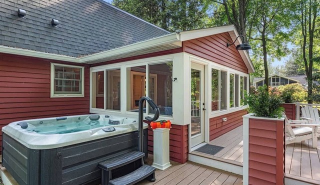 Lake Escape - Hot Tub, Grill & Firepit Fun