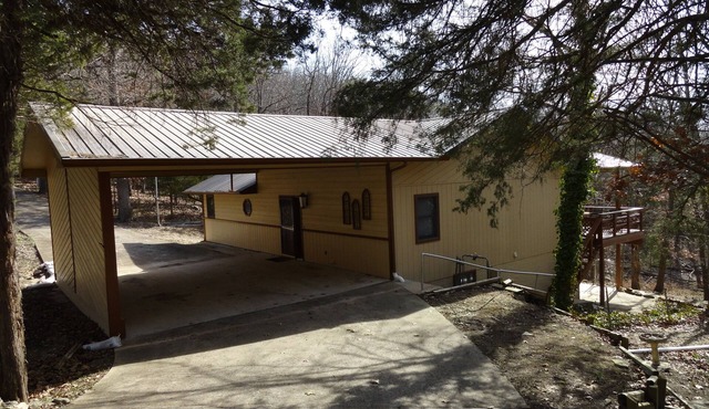 Lake Escape-Lakefront-Marina Nearby & Big TV's-Pool Table