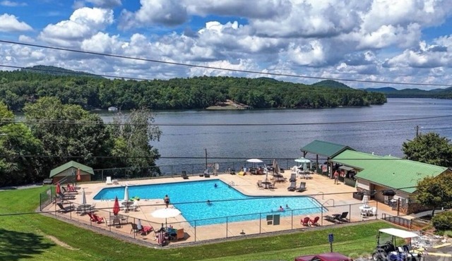 Lake Escape on Lake Tillery/Gated Community/High Speed Internet