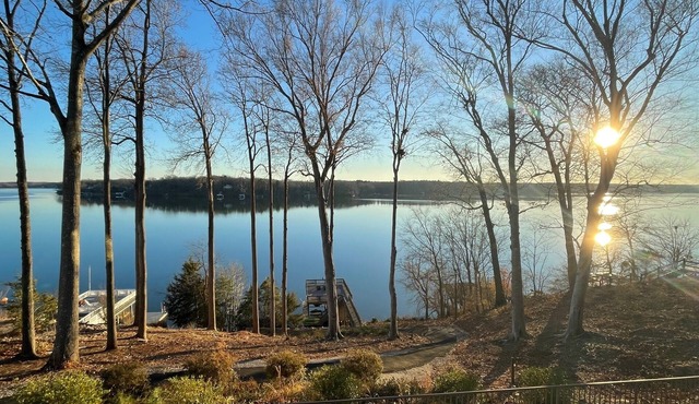 Lake Escape-POOL, Deep water, Diving Board, Main Lake, Parking, Panoramic Views!