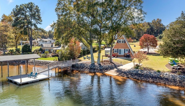 Lake Escape's Water's Edge