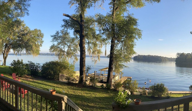 Lake Escape~Tranquility sleeps 8+ in Tallahassee