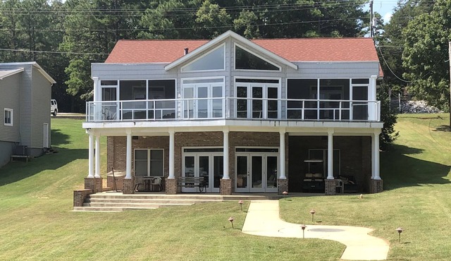 Lake Escape - Updated 2024 - Unobstructed Views at our Family-Friendly Retreat!