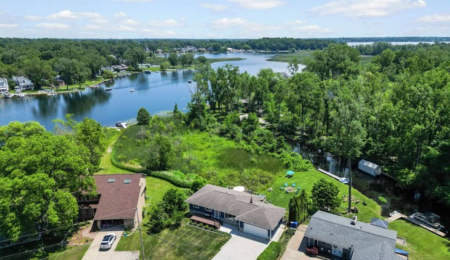 Lake Escape with Wellness Room