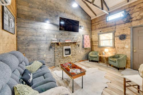 Lake Eufaula Access Cozy Wood Cabin with Yard!