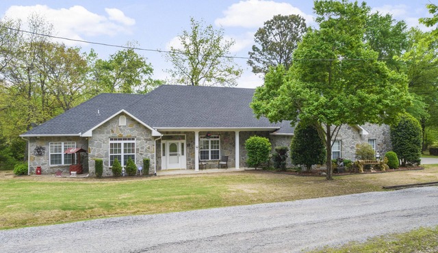Lake Eufaula Lake Front with boat dock & boat ramp 300 yards away!
