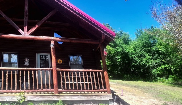 Lake Eufaula Log Cabin with Hot Tub + WiFi