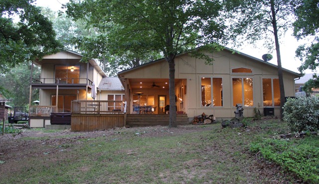 Lake Eufaula Longtown Waterfront home with private dock;4 BR plus loft; 3.5 bath