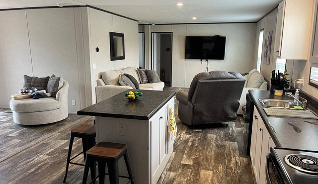 Lake Eufaula Retreat – Sleeps 10 - Less than 1 mile to the lake and marina