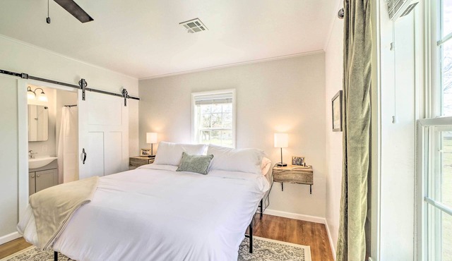 Lake Eufaula Retreat w/Fire Pit, Near Main St!