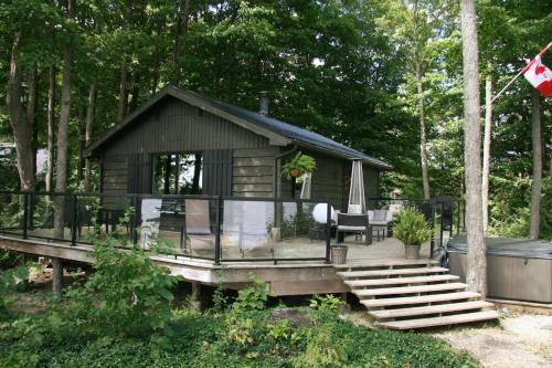 Lake Eugenia Escape - Cozy Lakefront with Hot Tub