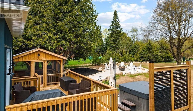 Lake Eugenia Shasta Cottage-Sleeps 6 Guests-Hot Tub-Wood burning Fire Pitn
