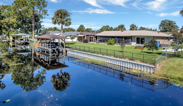 Lake Eustis and Harris Chain of Lakes Getaway! Great 3/2 home and amenities!