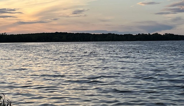 Lake Facing 3 bedroom Cabin near amazing UP destinations