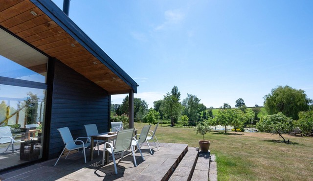 Lake Farm Barn - Three Bedroom House, Sleeps 6