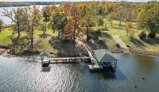 Lake Fork house with private boat ramp, dock, fishing light, kayak, 8 acres land
