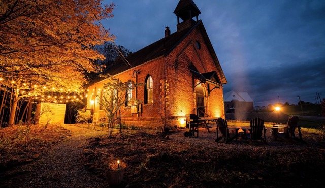 Lake Fork SchoolhousenMohican and Amish Country Romantic Getaway