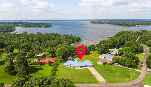 Lake Fork Waterfront Retreat