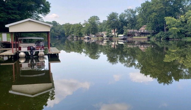 Lake Freeman house w/boat dock. Minutes from Indiana Beach/Lake Shafer