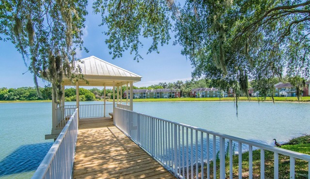 Lake Front - 1 bedroom w/a den 1 bath