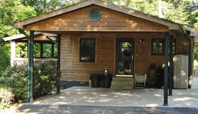 Lake Front 2-Bedroom Home W/Privacy! Beautiful Views & Numerous Amenities.