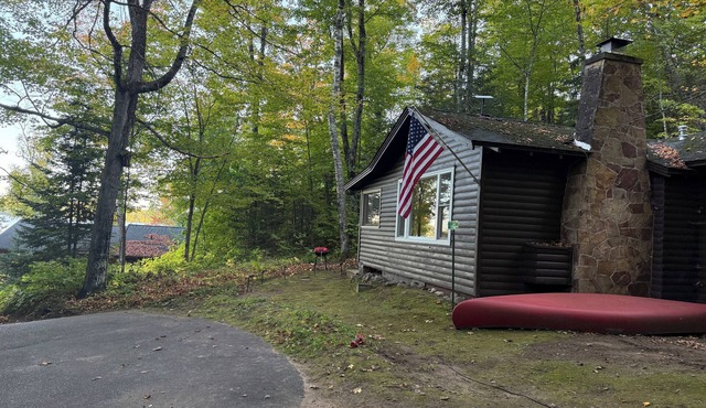 Lake Front 3-bedroom, 2 bath cabin, private pier, perfect fishing and lake life!