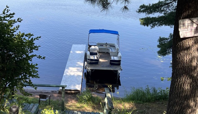 Lake Front 3 Bedroom cabin with FREE use of pontoon.