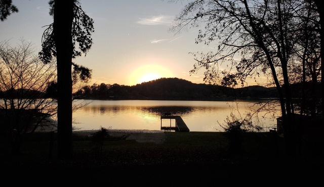 LAKE FRONT 3BR/3BA HOUSE with PRIVATE DOCK!